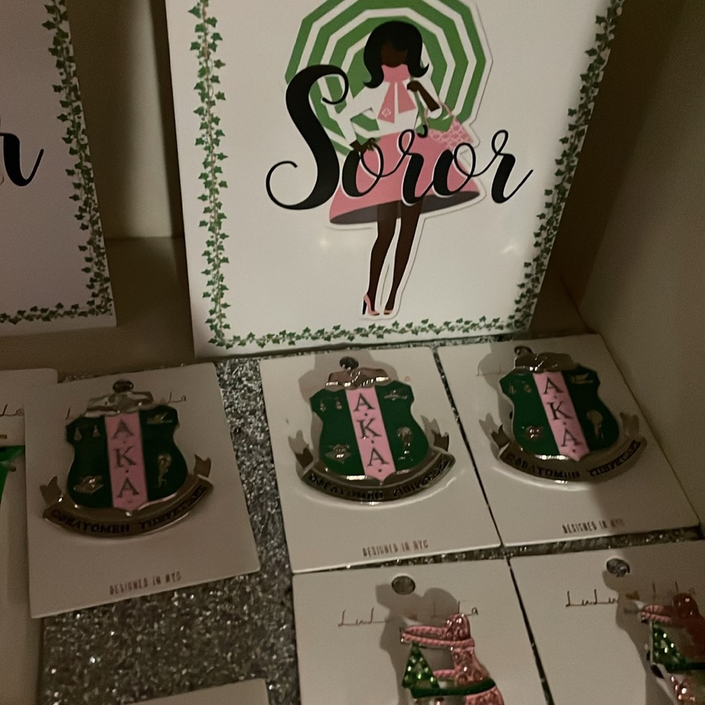New AKA sorority sheild‎ brooch - Picture 3 of 4